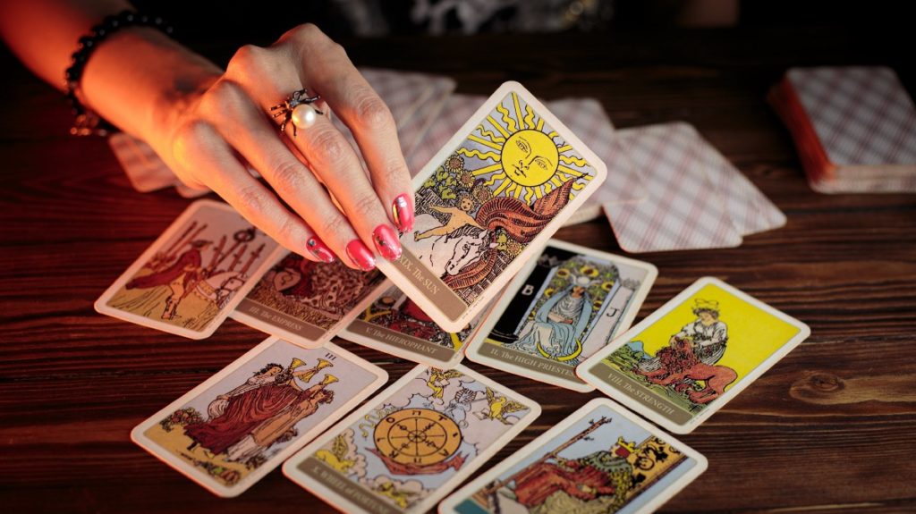 How I Use Tarot Cards for Daily Journaling | by Alyssa Blackwell | Feb, 2022